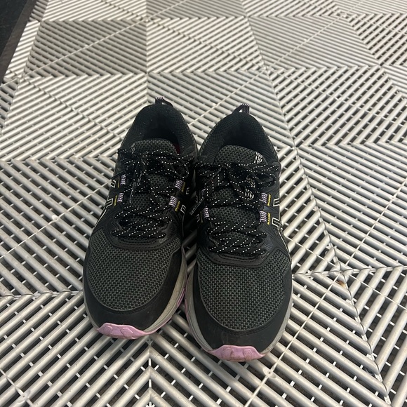 Women’s Aesics Gel Venture - Picture 2 of 4